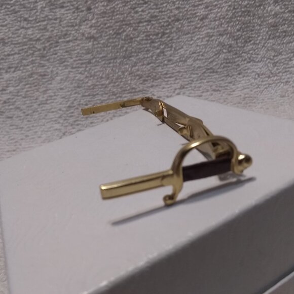 Anson Men's Gold Tone Sword Brown Handle Tie Bar Clip Great Vintage Condition - Picture 3 of 7